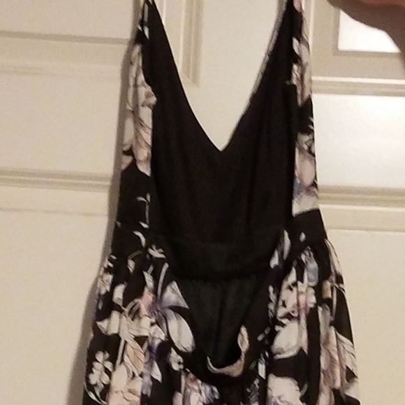 Long flowy Dress - Picture 3 of 4